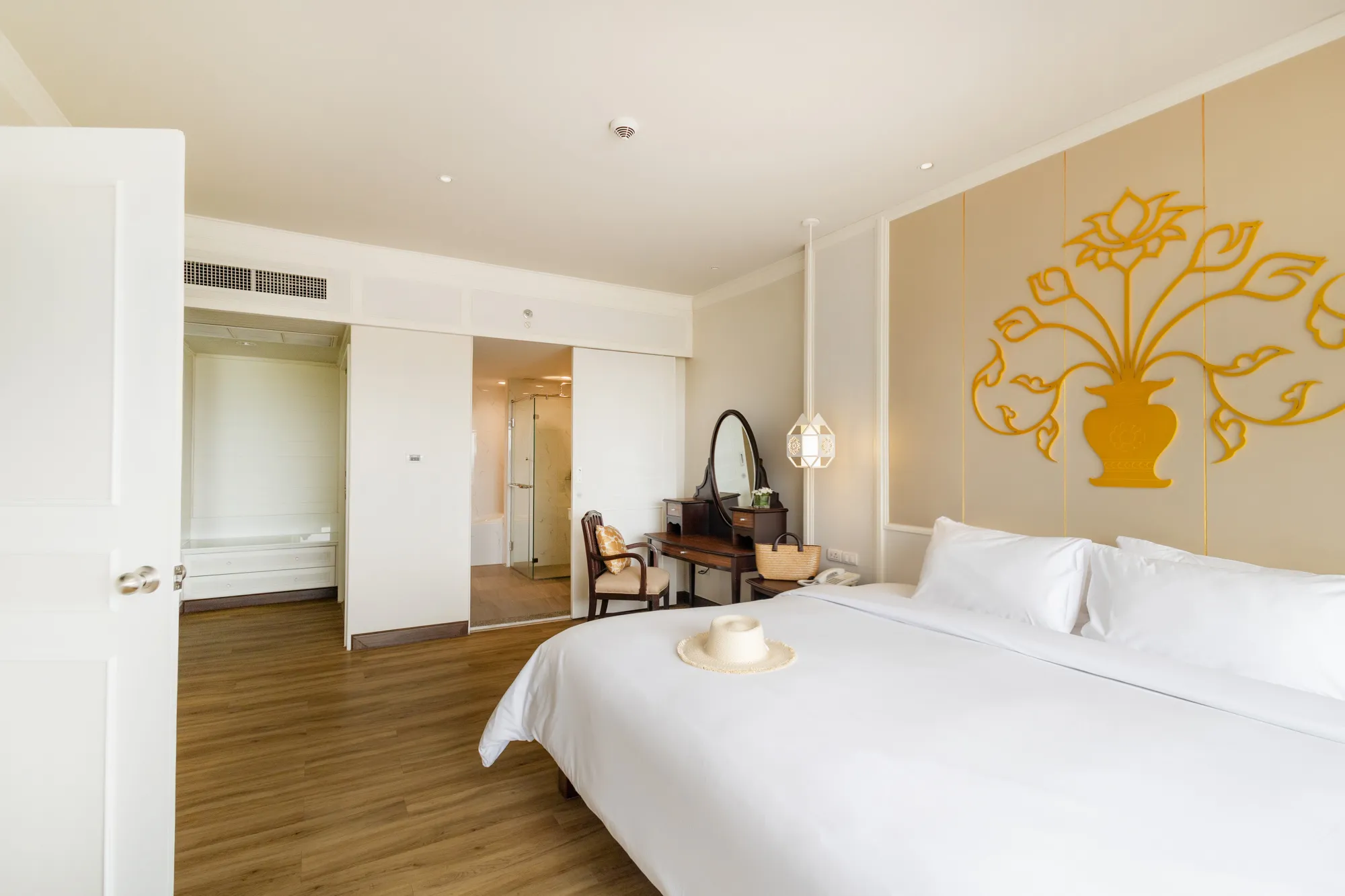 Riverie Suite
